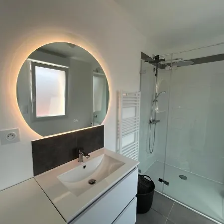 Casa de Férias Maison Neuve Proche Et Commerces *