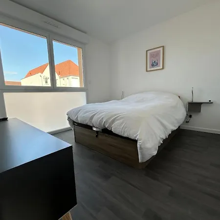 Casa de Férias Maison Neuve Proche Et Commerces
